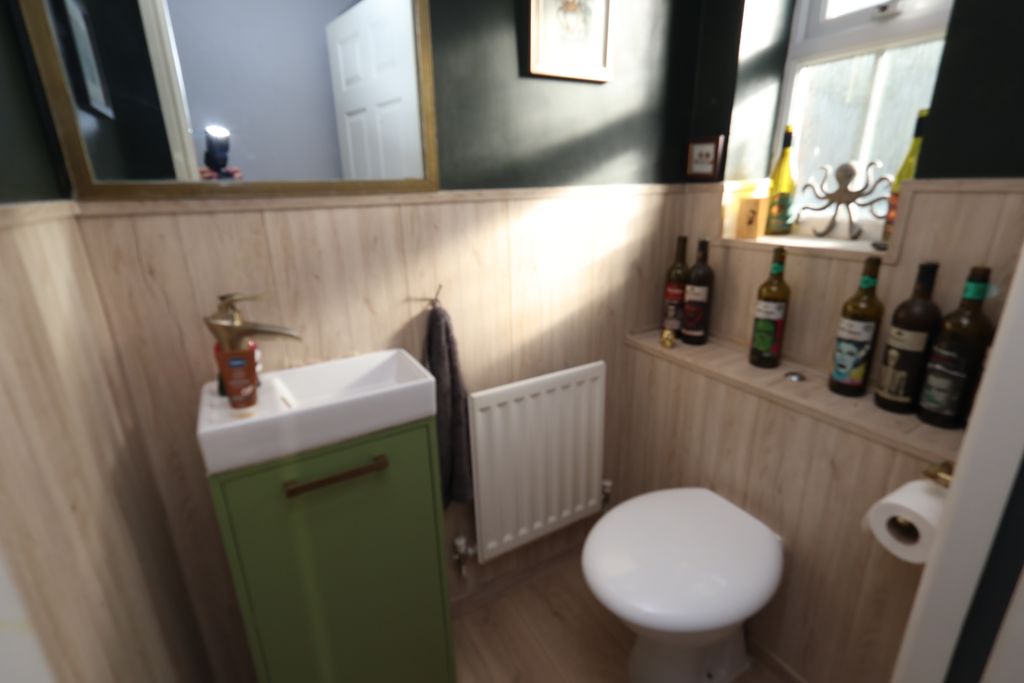 Ground Floor W/C- click for photo gallery